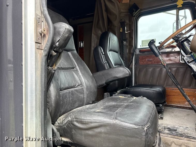 image for item DO8505 2003 Peterbilt 379 semi truck