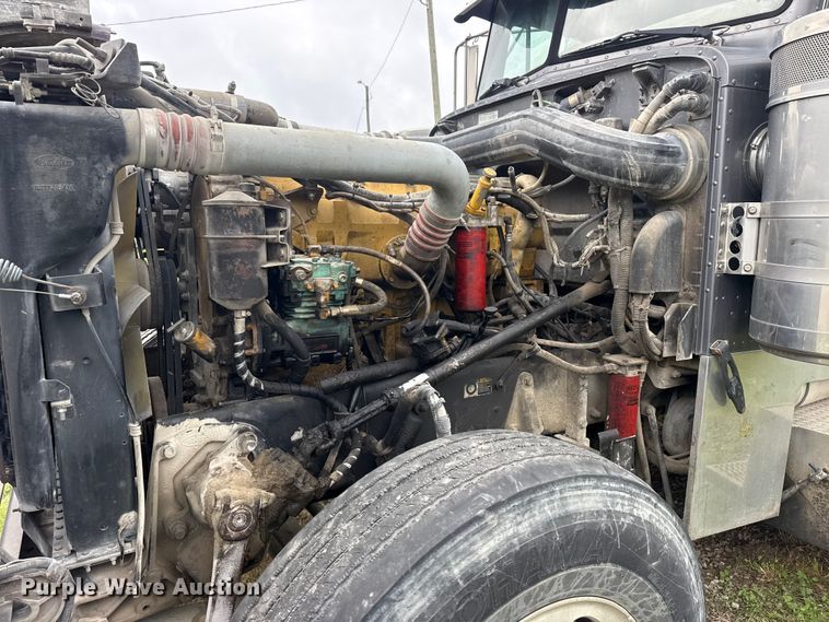 image for item DO8505 2003 Peterbilt 379 semi truck