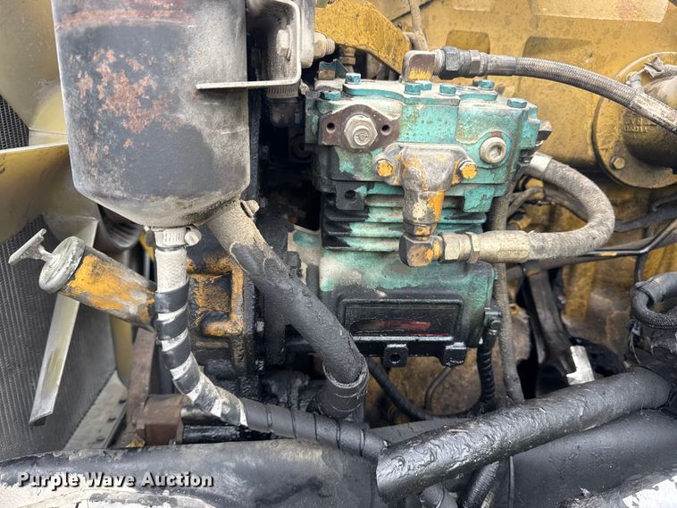 image for item DO8505 2003 Peterbilt 379 semi truck