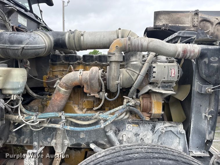 image for item DO8505 2003 Peterbilt 379 semi truck