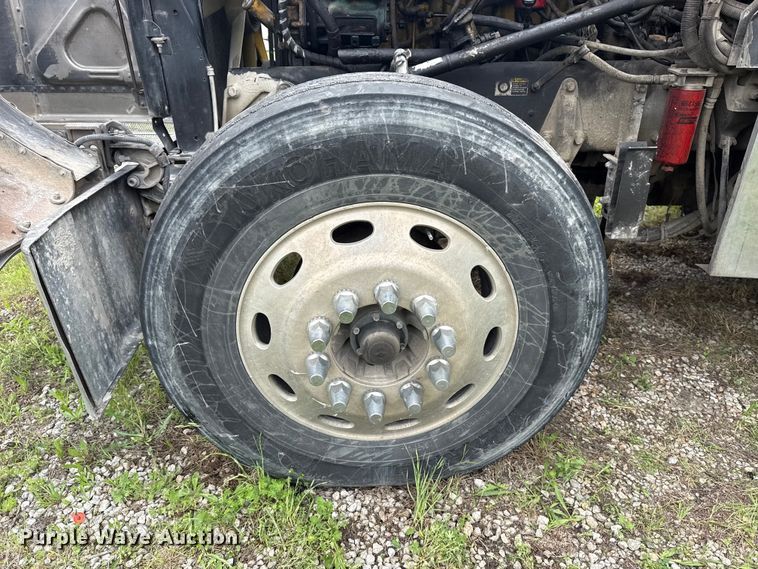 image for item DO8505 2003 Peterbilt 379 semi truck