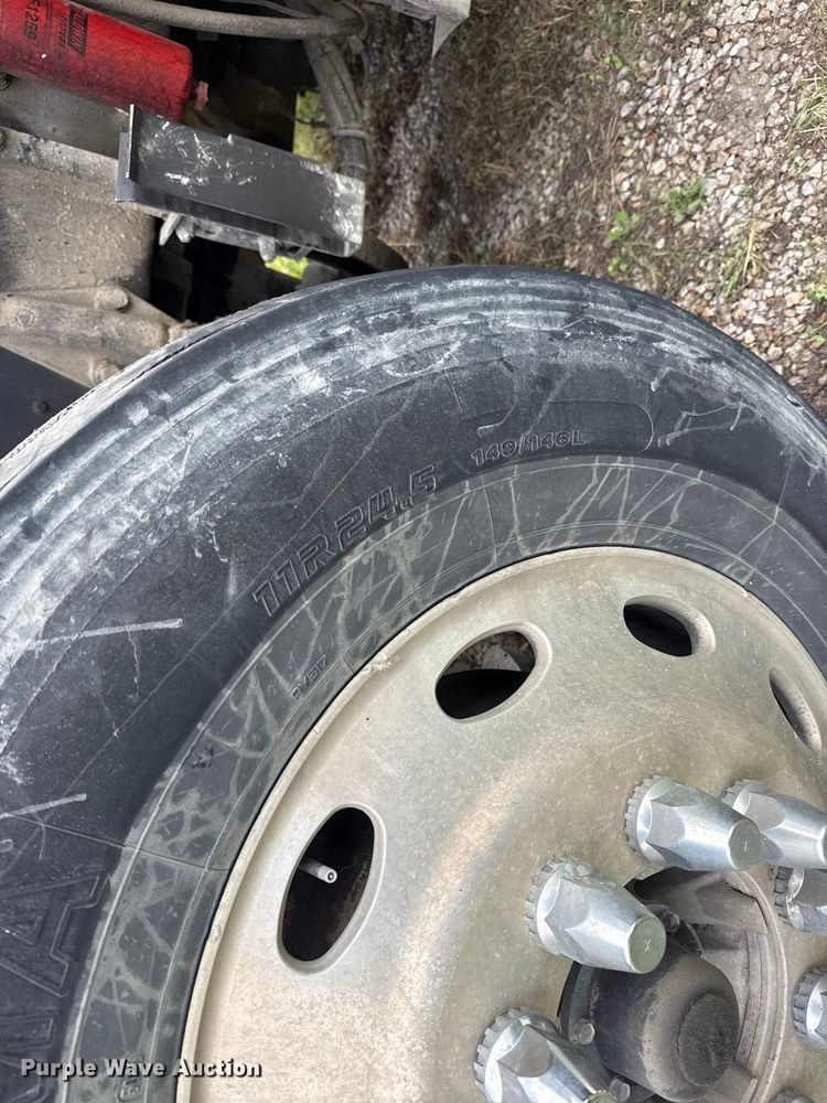 image for item DO8505 2003 Peterbilt 379 semi truck