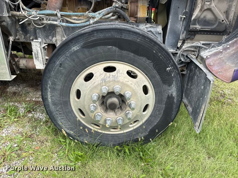 image for item DO8505 2003 Peterbilt 379 semi truck