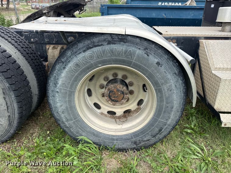 image for item DO8505 2003 Peterbilt 379 semi truck