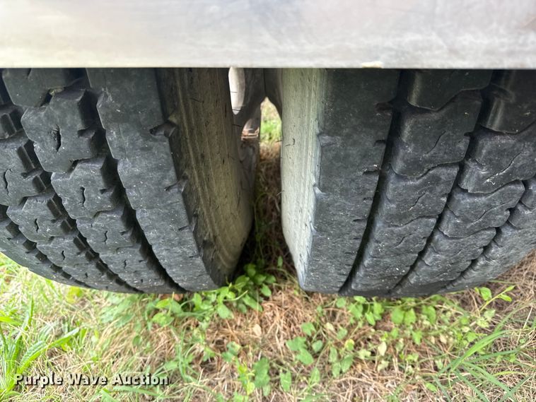 image for item DO8505 2003 Peterbilt 379 semi truck