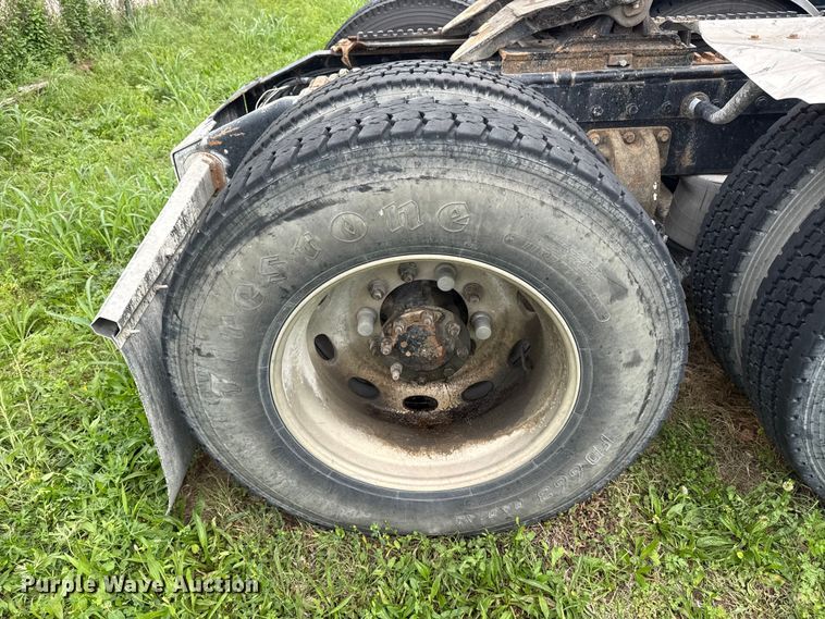 image for item DO8505 2003 Peterbilt 379 semi truck