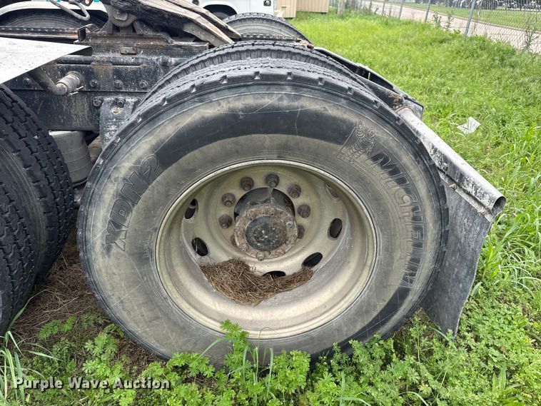 image for item DO8505 2003 Peterbilt 379 semi truck