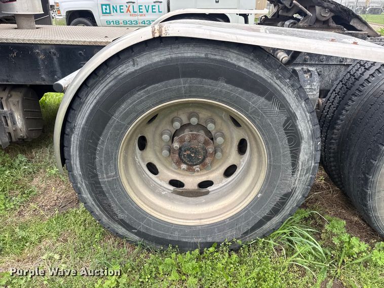 image for item DO8505 2003 Peterbilt 379 semi truck