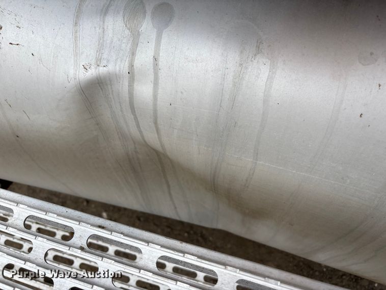 image for item DT2887 2007 Mack CHN613 semi truck