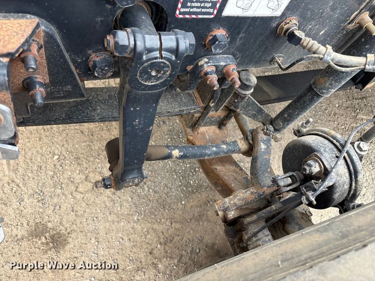 image for item DT2887 2007 Mack CHN613 semi truck