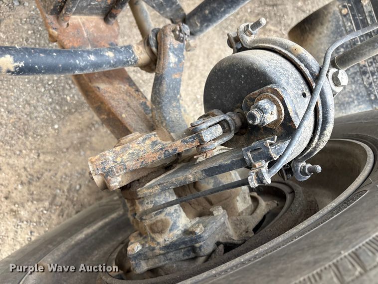 image for item DT2887 2007 Mack CHN613 semi truck