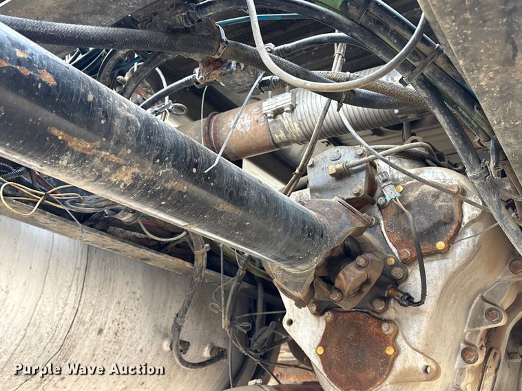 image for item DT2887 2007 Mack CHN613 semi truck