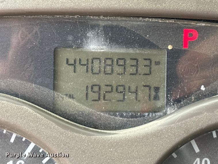 image for item DT2887 2007 Mack CHN613 semi truck