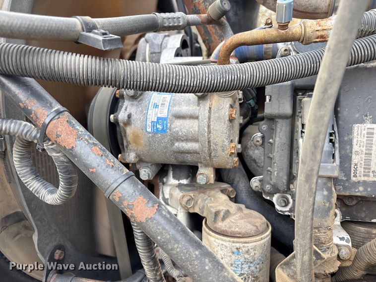 image for item DT2887 2007 Mack CHN613 semi truck