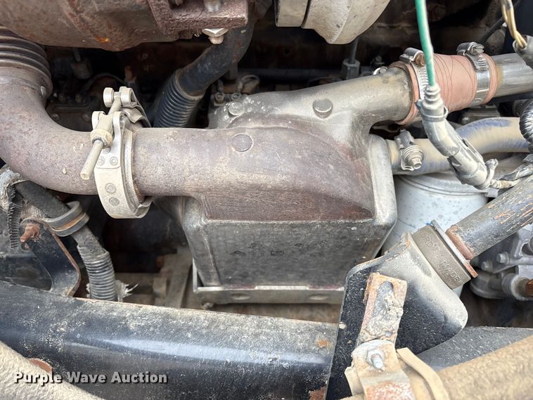 image for item DT2887 2007 Mack CHN613 semi truck