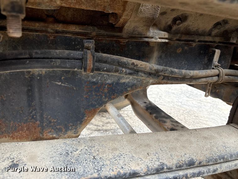 image for item DT2887 2007 Mack CHN613 semi truck