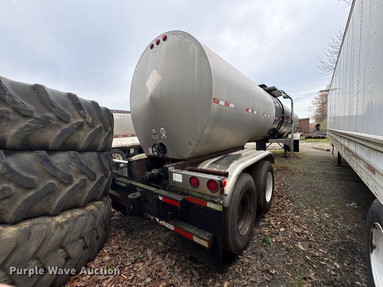 image for item DT2889 2006 Polar asphalt trailer