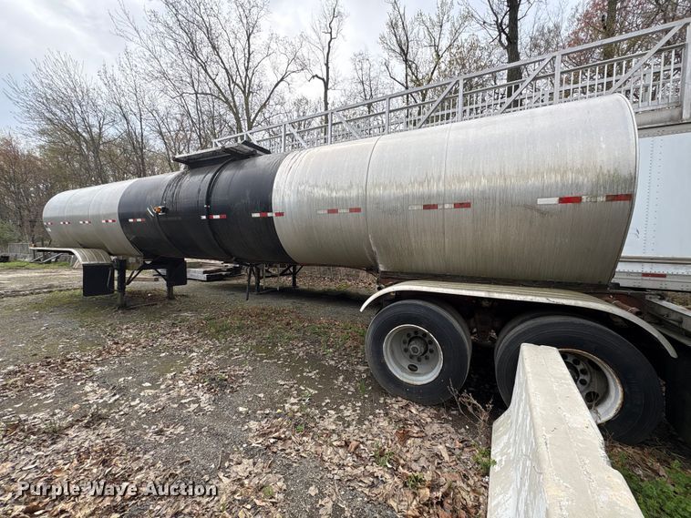 image for item DT2889 2006 Polar asphalt trailer