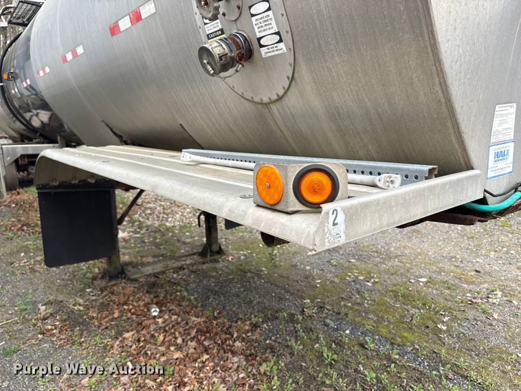 image for item DT2889 2006 Polar asphalt trailer