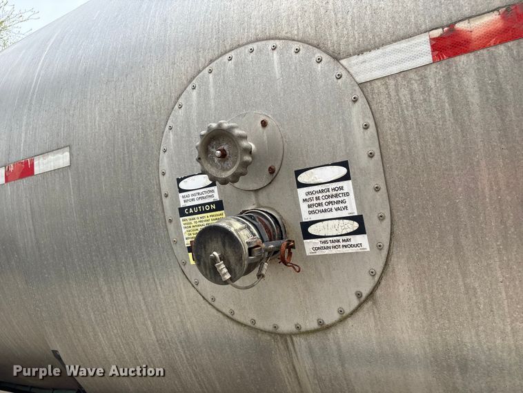 image for item DT2889 2006 Polar asphalt trailer