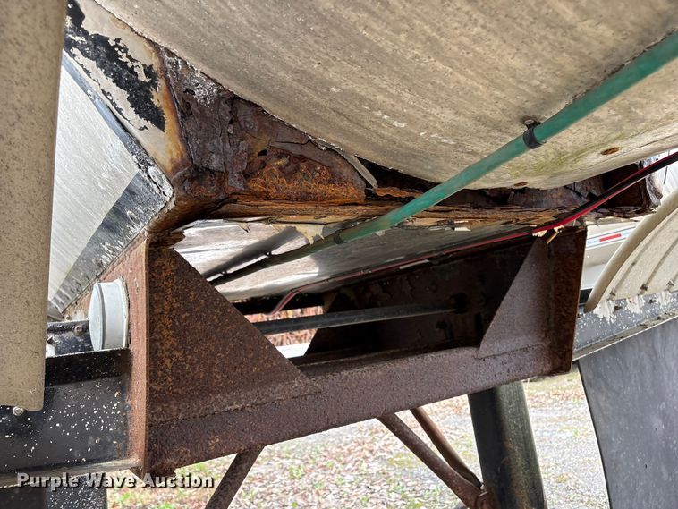 image for item DT2889 2006 Polar asphalt trailer