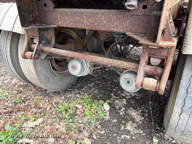 image for item DT2889 2006 Polar asphalt trailer