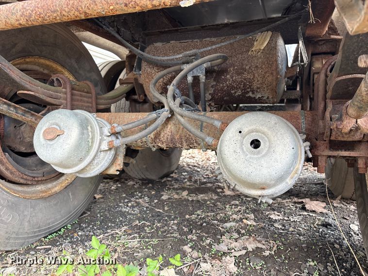 image for item DT2889 2006 Polar asphalt trailer