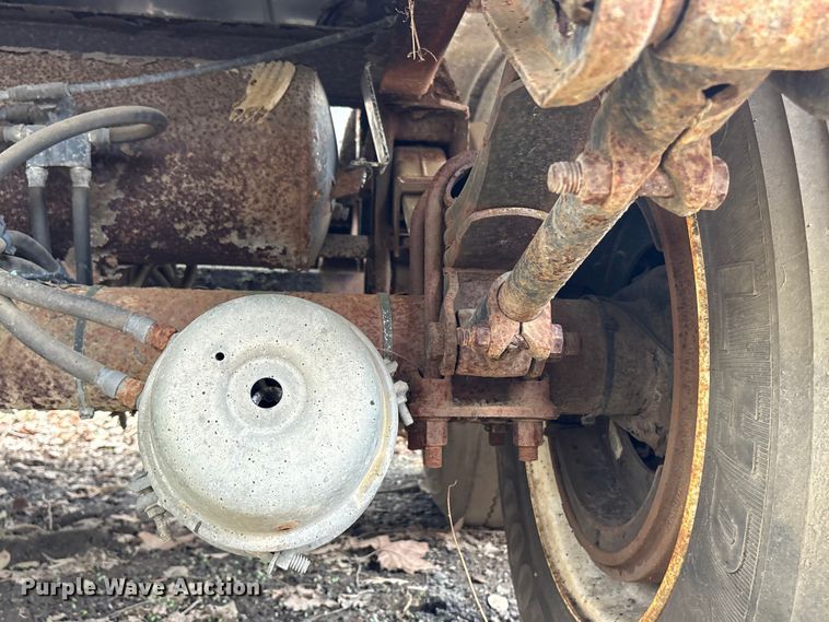 image for item DT2889 2006 Polar asphalt trailer