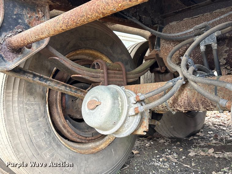 image for item DT2889 2006 Polar asphalt trailer