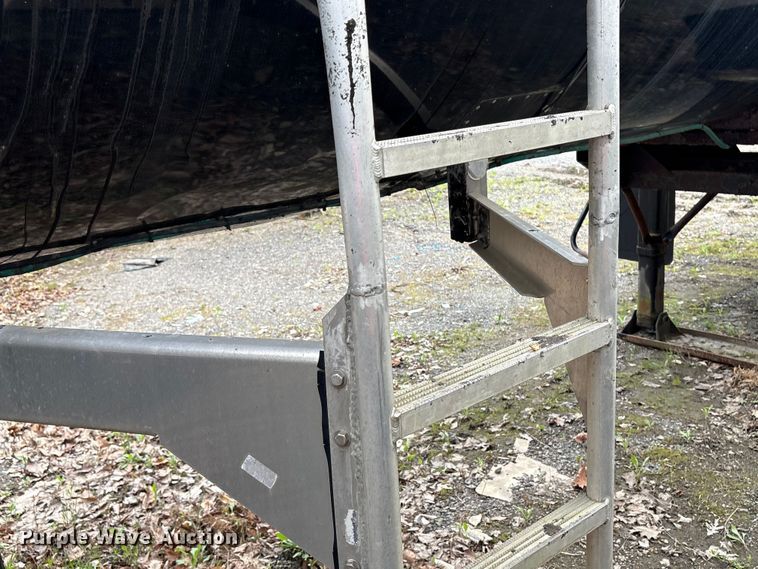 image for item DT2889 2006 Polar asphalt trailer