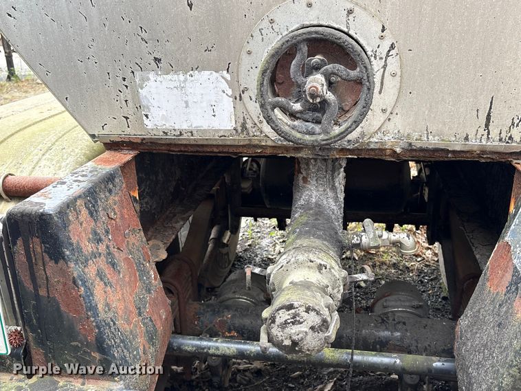 image for item DT2889 2006 Polar asphalt trailer