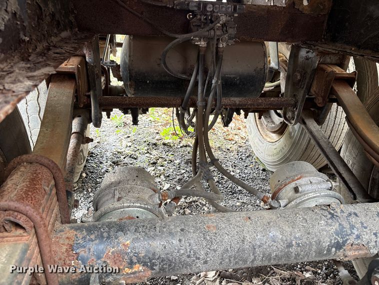 image for item DT2889 2006 Polar asphalt trailer