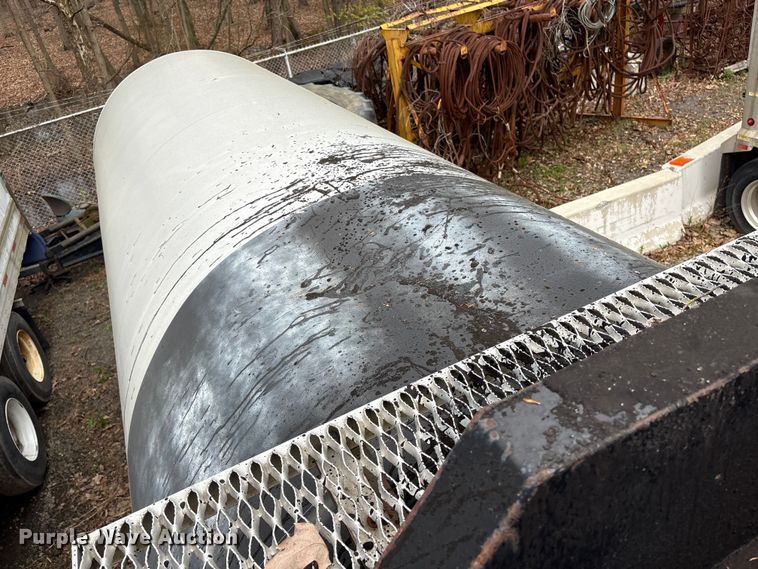 image for item DT2889 2006 Polar asphalt trailer