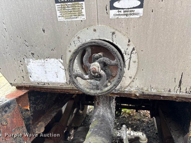 image for item DT2889 2006 Polar asphalt trailer