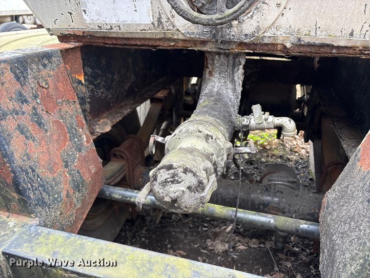 image for item DT2889 2006 Polar asphalt trailer