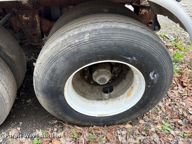 image for item DT2889 2006 Polar asphalt trailer