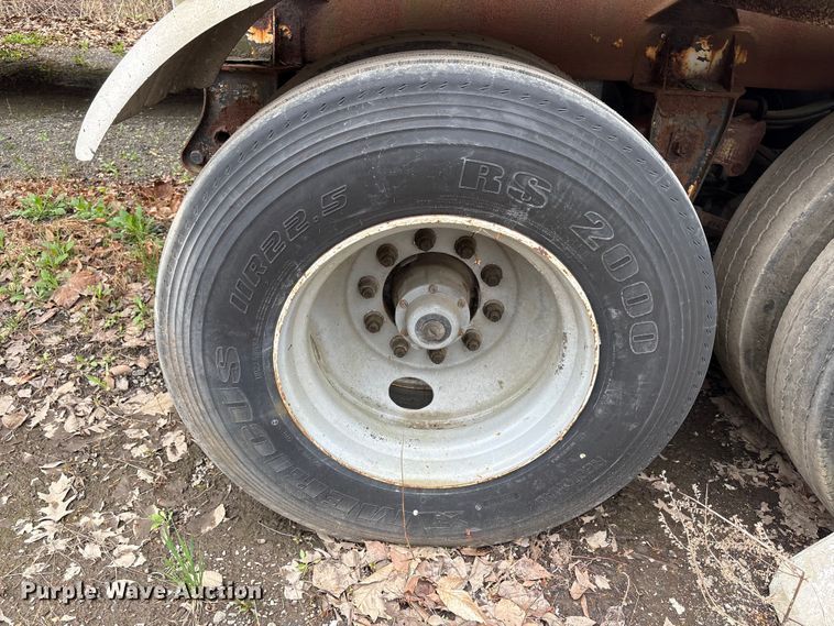 image for item DT2889 2006 Polar asphalt trailer