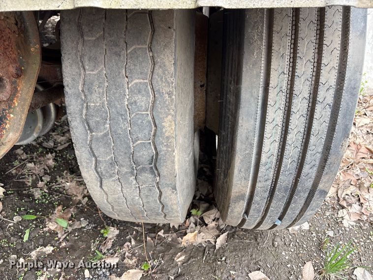 image for item DT2889 2006 Polar asphalt trailer