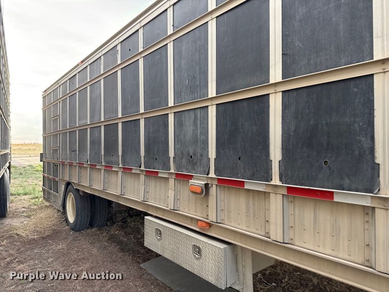 image for item DZ5379 2006 Barrett livestock trailer