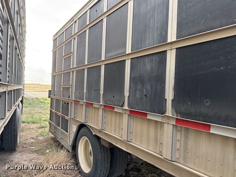 image for item DZ5379 2006 Barrett livestock trailer