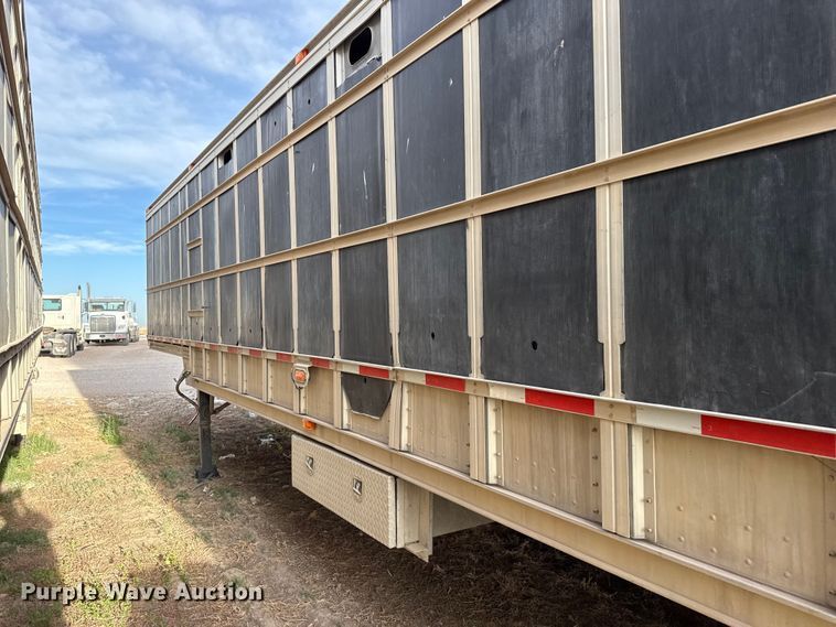 image for item DZ5379 2006 Barrett livestock trailer