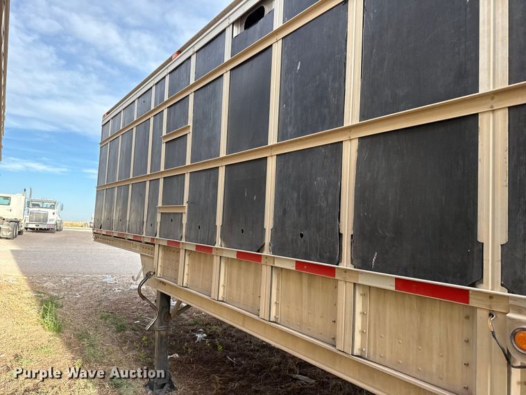 image for item DZ5379 2006 Barrett livestock trailer