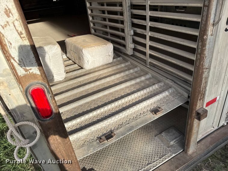 image for item DZ5379 2006 Barrett livestock trailer