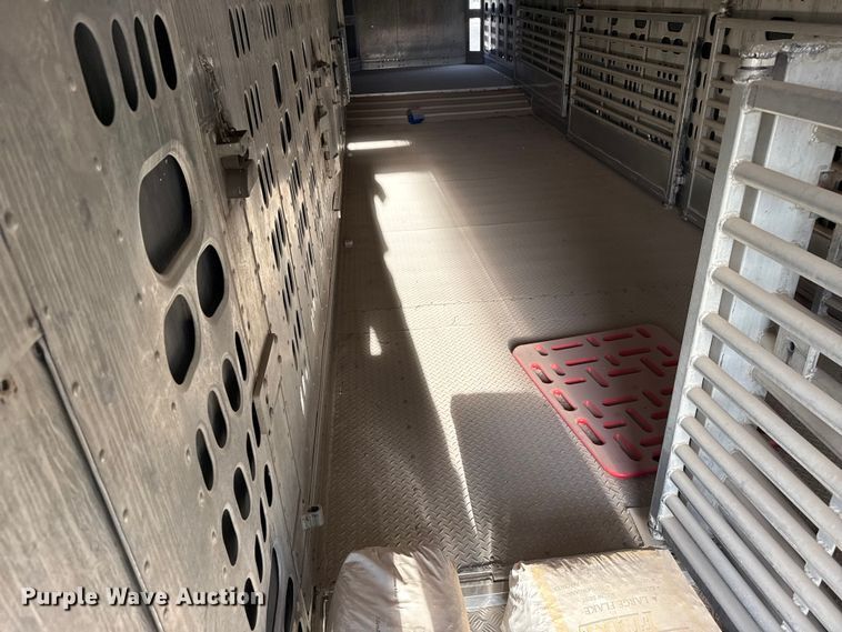 image for item DZ5379 2006 Barrett livestock trailer