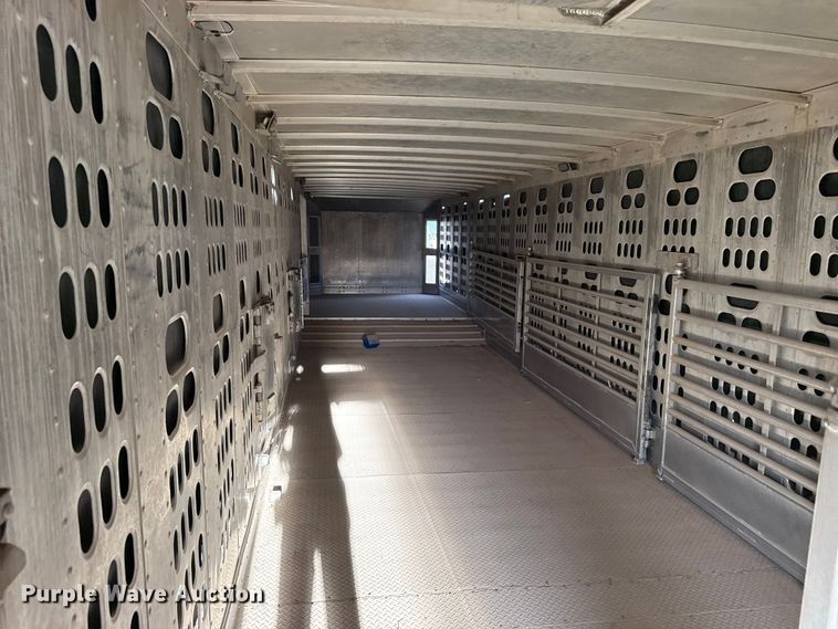 image for item DZ5379 2006 Barrett livestock trailer