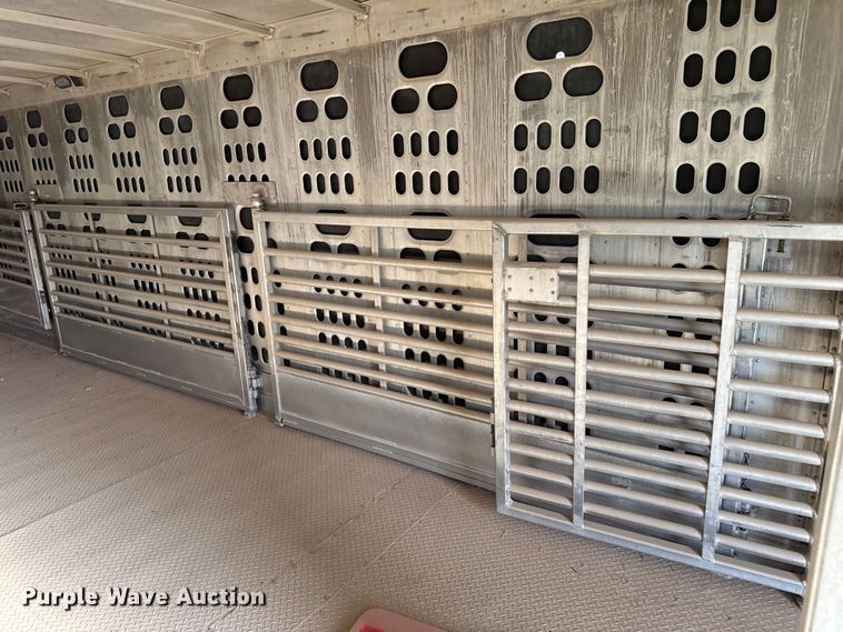 image for item DZ5379 2006 Barrett livestock trailer