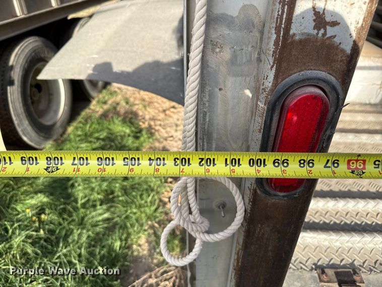 image for item DZ5379 2006 Barrett livestock trailer