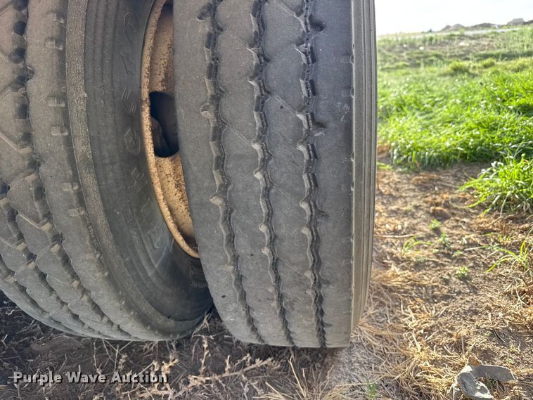 image for item DZ5379 2006 Barrett livestock trailer