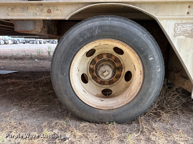 image for item DZ5379 2006 Barrett livestock trailer