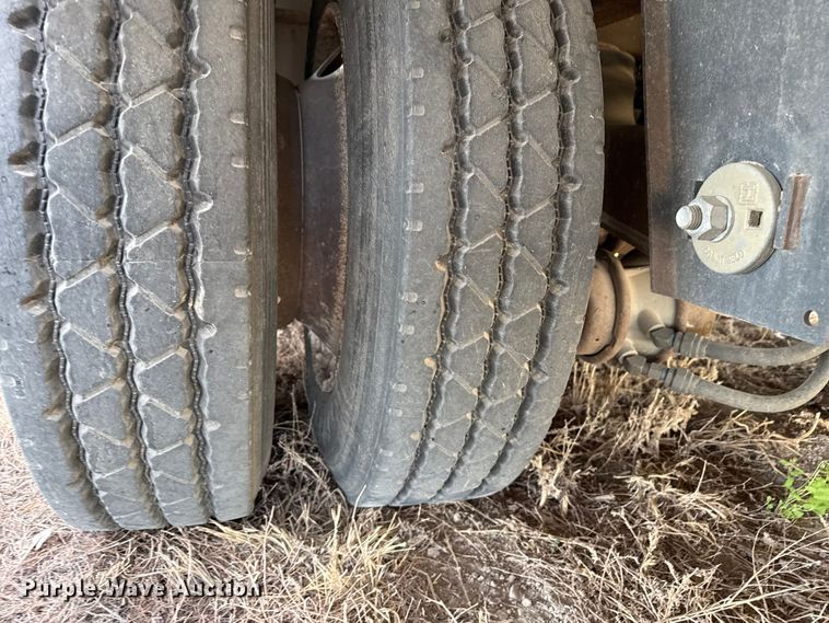 image for item DZ5379 2006 Barrett livestock trailer